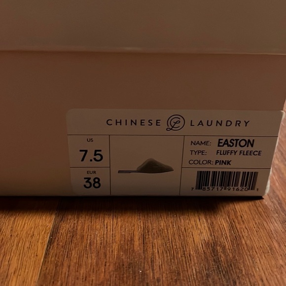 Pink Fluffy slip on sandals hard bottom, indoor/outdoor size 7.5 - Picture 3 of 6